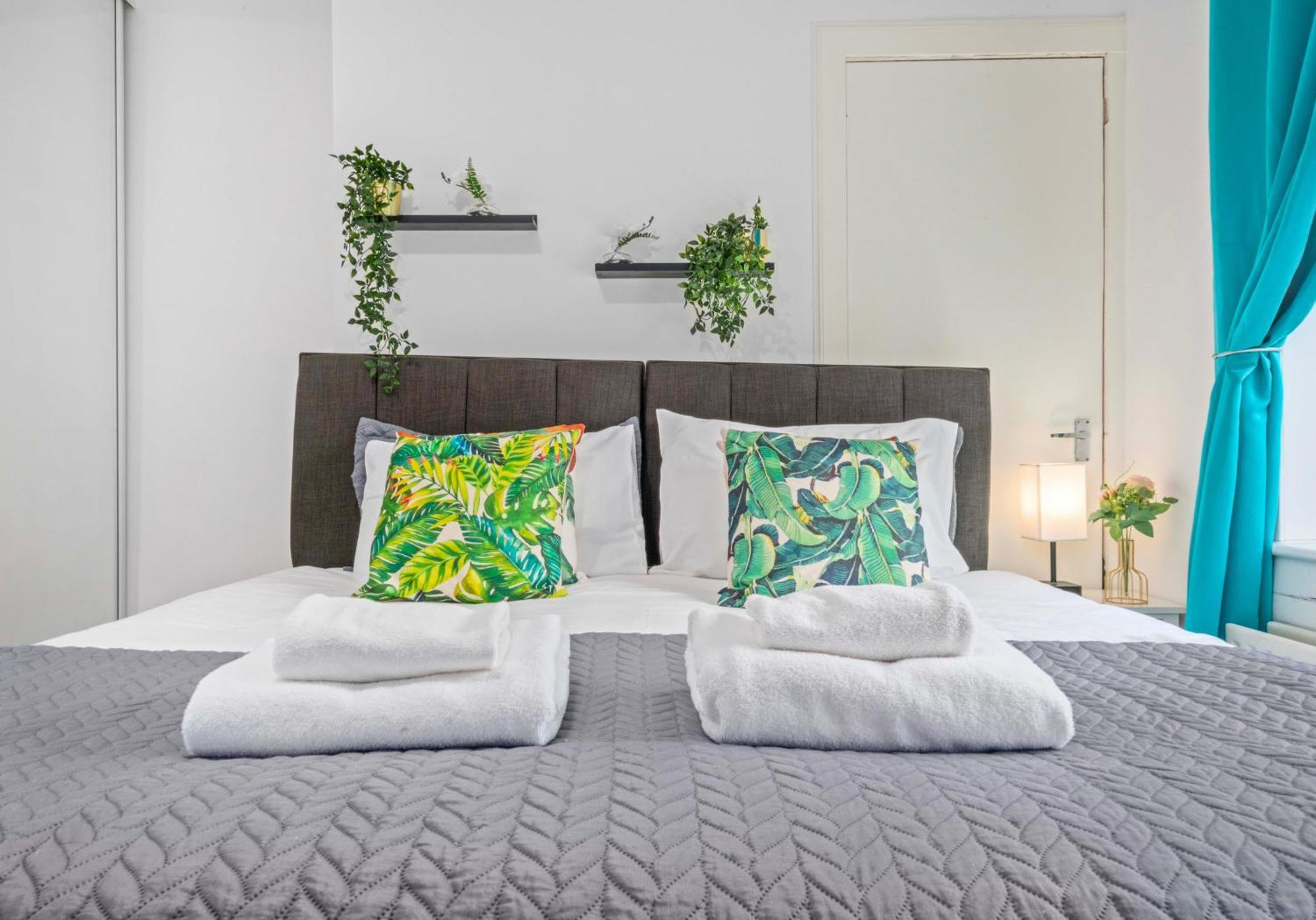 Nicol Apartment By Klass Living Airdrie Dış mekan fotoğraf